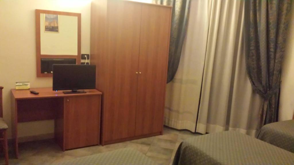 Adelphi Room & Breakfast Ferrara Eksteriør billede