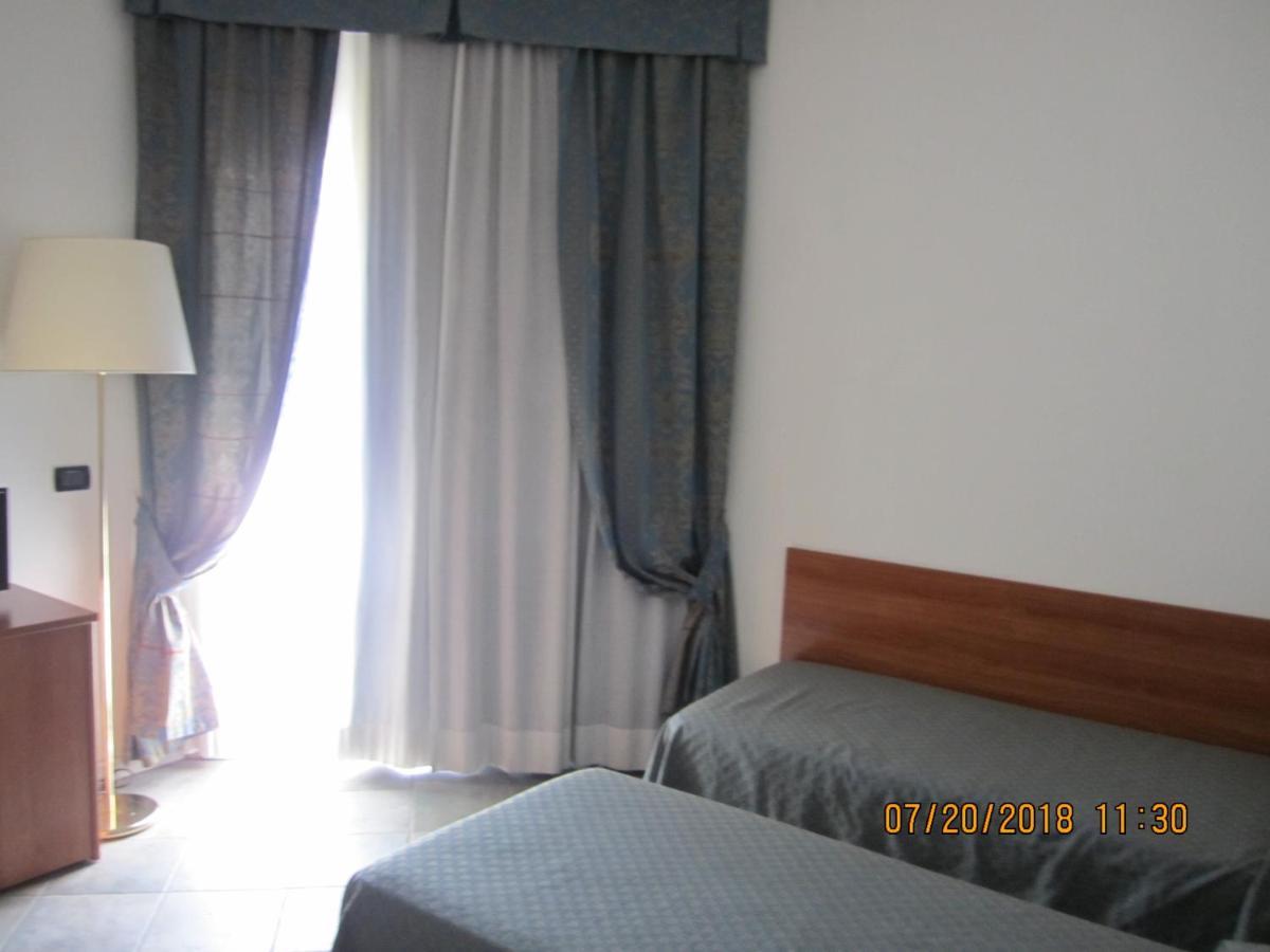 Adelphi Room & Breakfast Ferrara Eksteriør billede