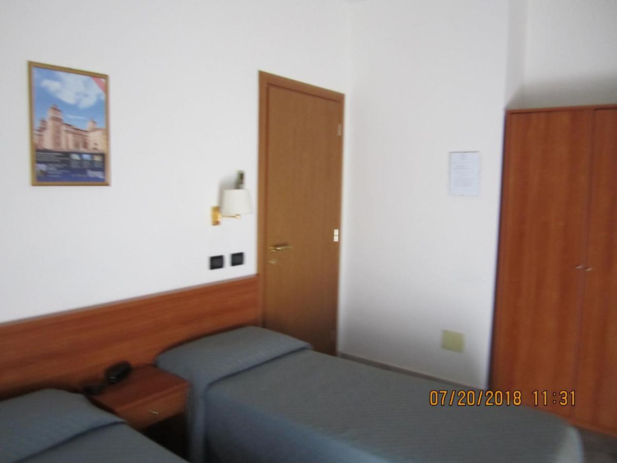Adelphi Room & Breakfast Ferrara Eksteriør billede
